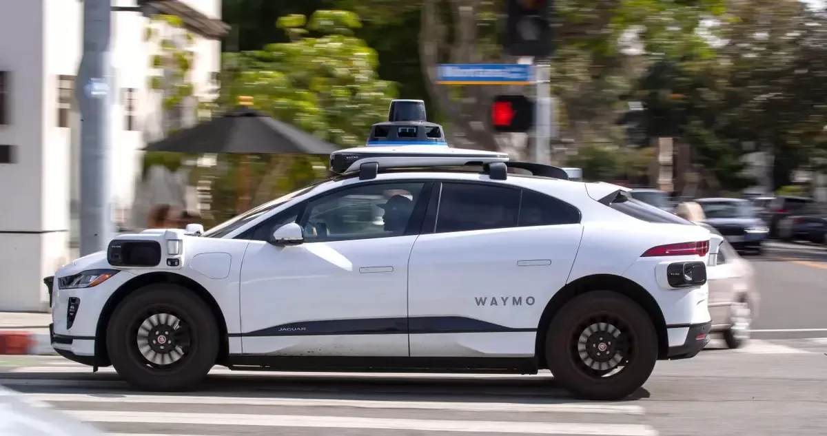 Waymo və Zoox-un robotaksiləri test sürücülərinə xəsarət yetirib