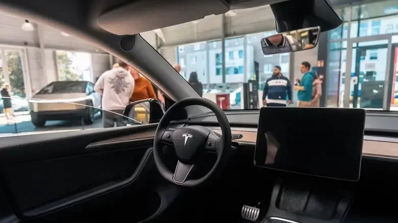 Tesla Robotaxi avtomobilləri Ostində tam sürücüsüz işləməyə başlayıb