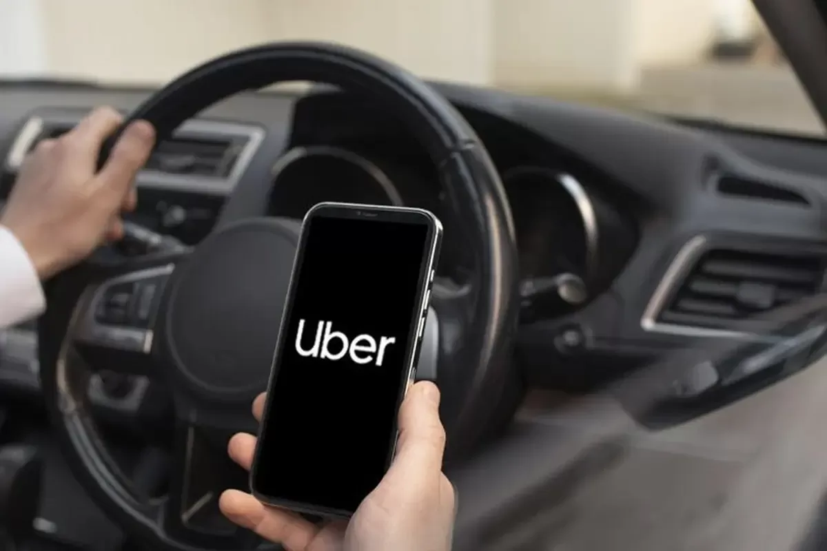 Uber sürücüləri avtomatik blokladığı üçün 825 milyon avro cərimələnir